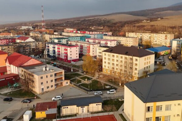 blocu colorat oravita