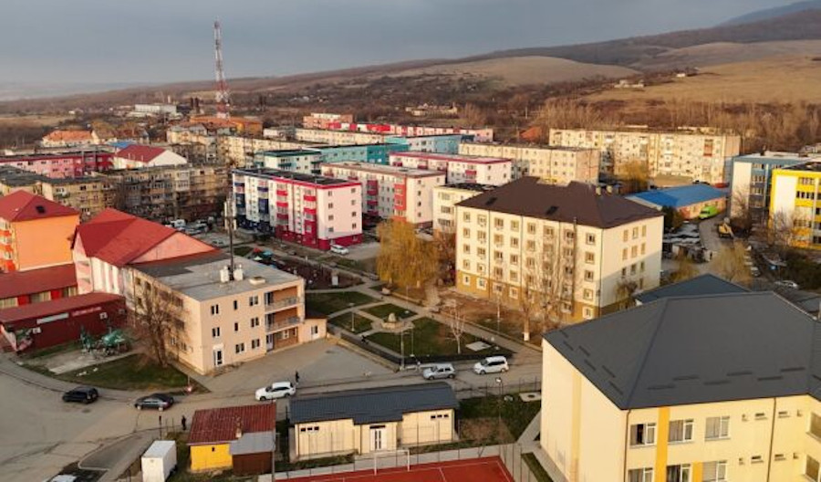 blocu colorat oravita