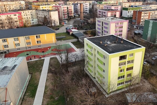 bloc colorate oravita